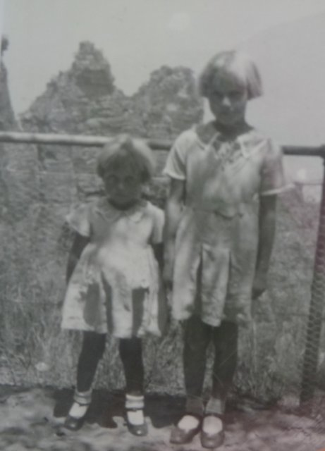 Edna and Evelyn in the Blue Mountains, from the family of Gordon Morton